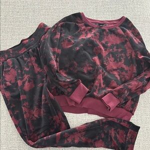 Cozy Kids sweatshirt and sweatpants in Black and burgundy